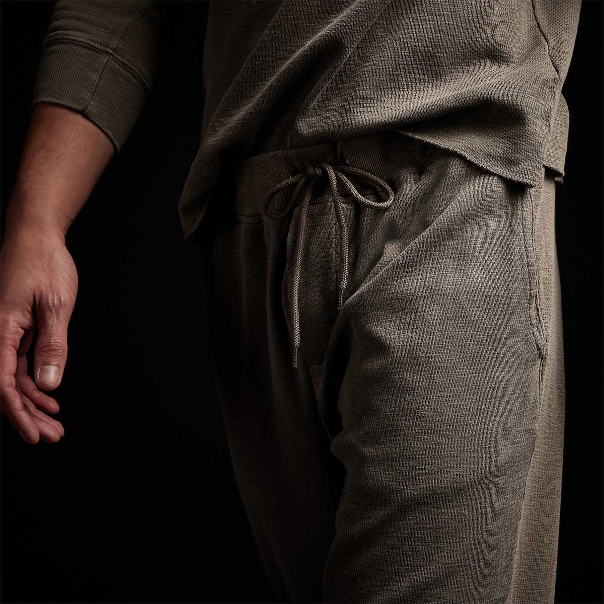 Thermal Sweat Pant in Ammo Pigment | James Perse Los Angeles 
