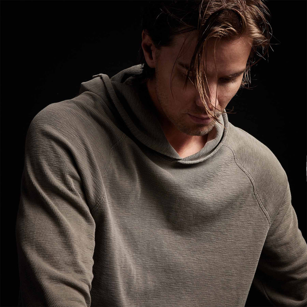 Thermal Raglan Hoodie in Ammo Pigment | James Perse Los Angeles 