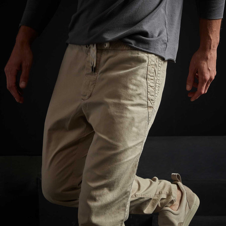 Stretch Canvas Work Pant in Biscuit Pigment | James Perse Los Angeles