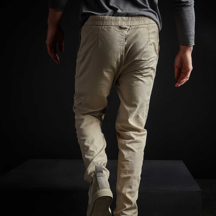 Stretch Canvas Work Pant in Biscuit Pigment | James Perse Los Angeles