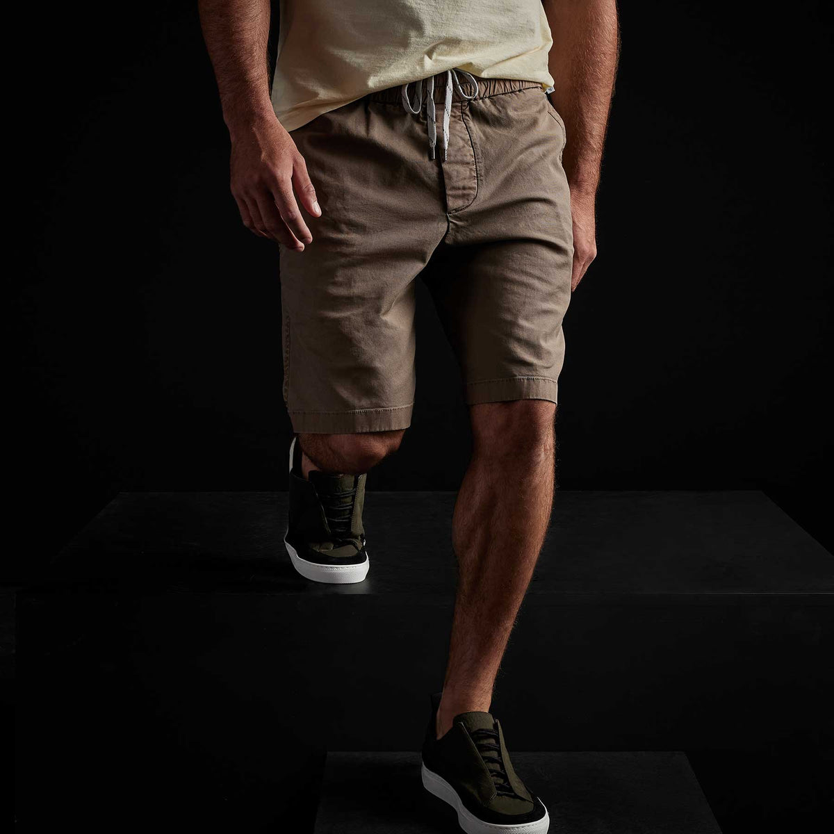 Stretch Canvas Work Short In Fawn Pigment | James Perse Los Angeles