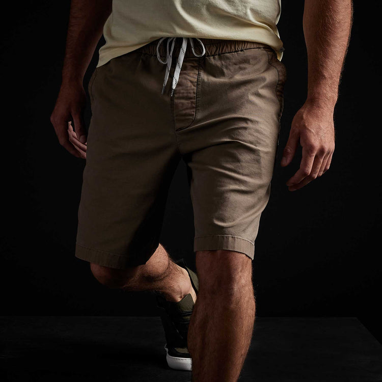 Stretch Canvas Work Short In Fawn Pigment | James Perse Los Angeles