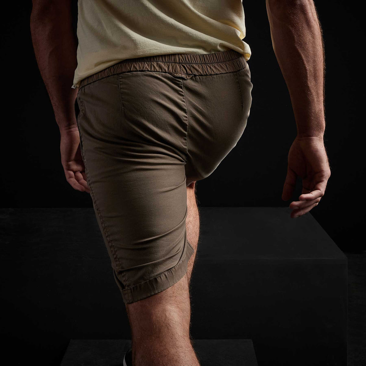 Stretch Canvas Work Short In Fawn Pigment | James Perse Los Angeles