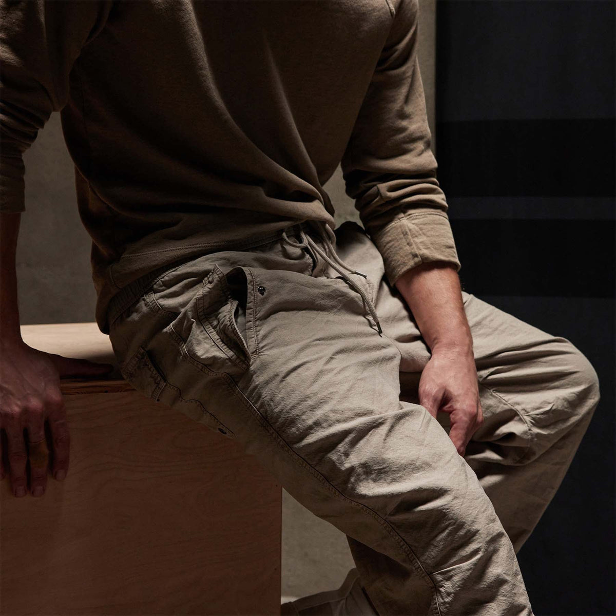 Cotton Hemp Flight Pant in Toast Pigment | James Perse Los Angeles