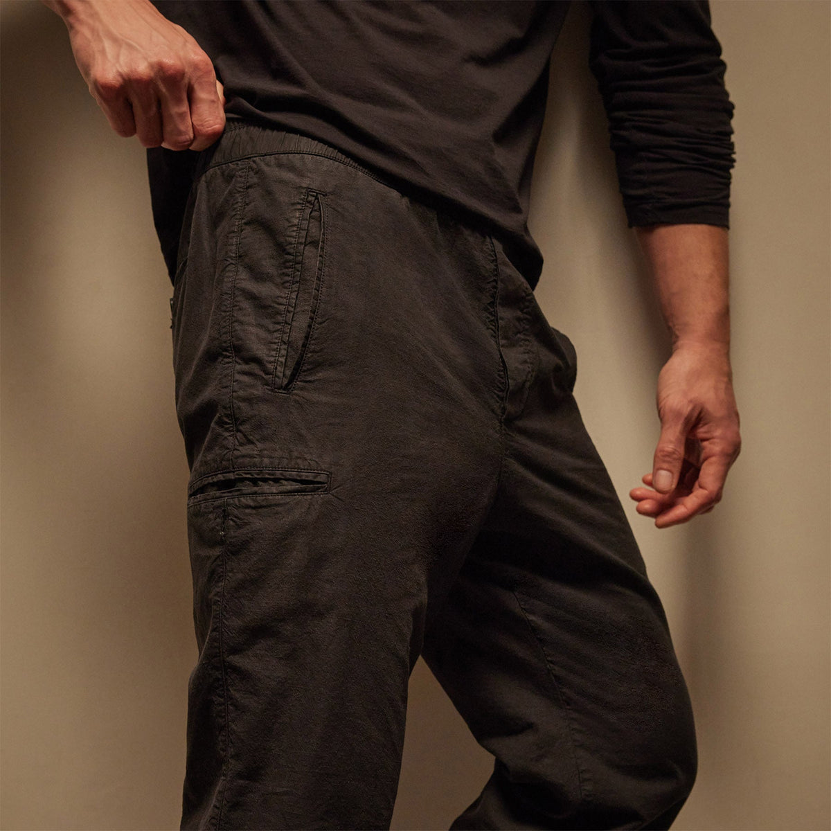 Textured Relaxed Pant in Black | James Perse Los Angeles