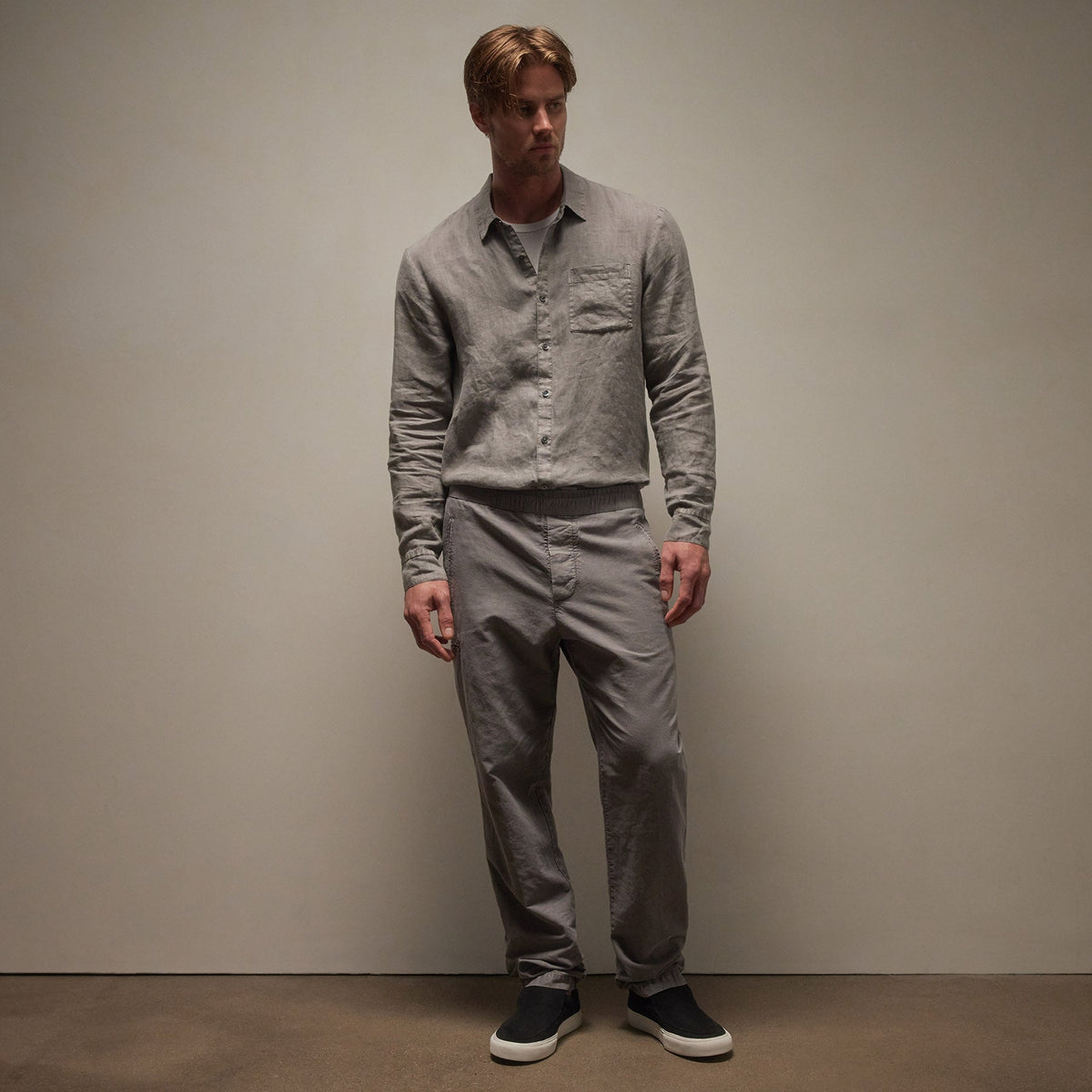 Textured Relaxed Pant in Silver Grey Pigment | James Perse Los Angeles