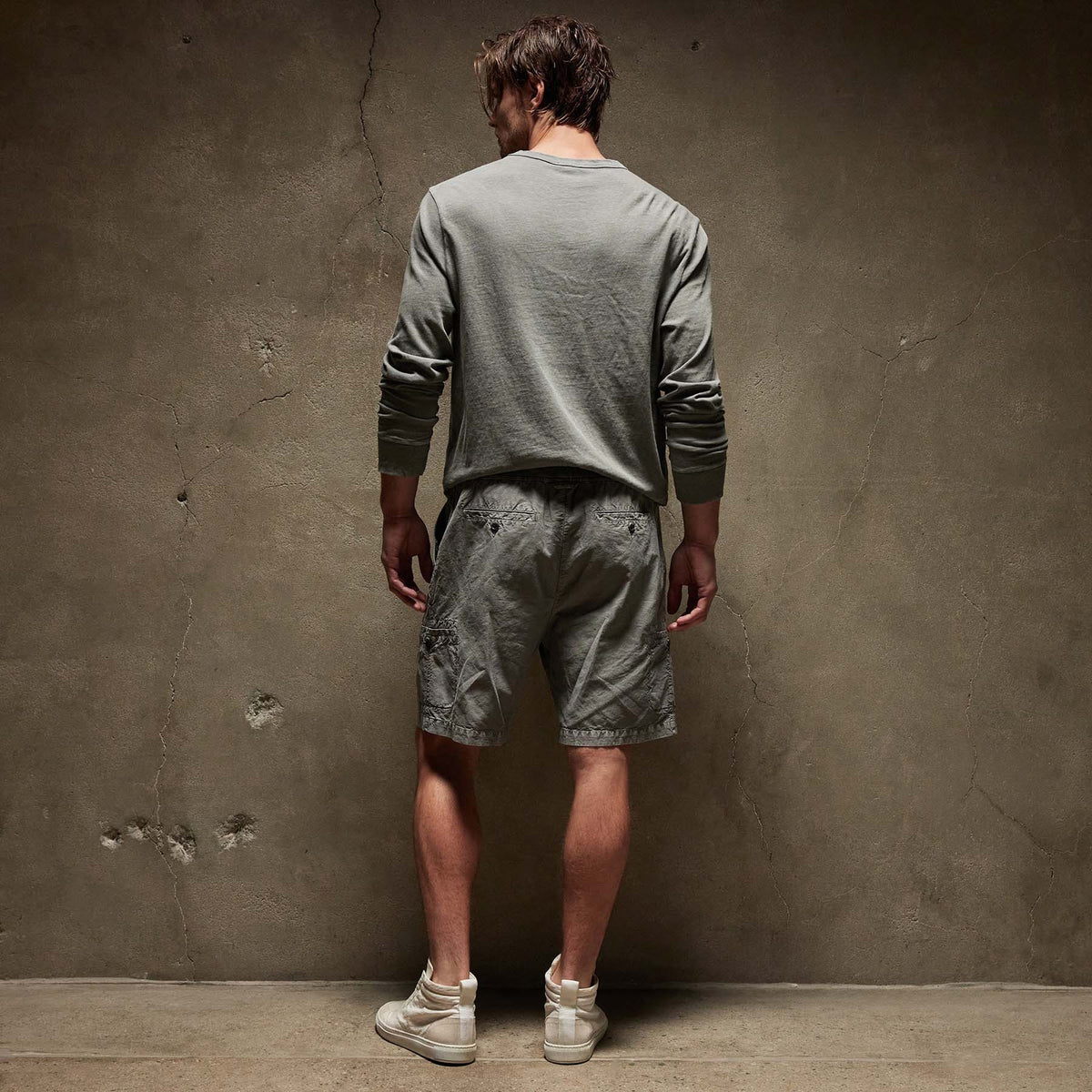 Relaxed Fit Hemp Cotton Short in Silver Grey Pigment | James Perse Los Angeles