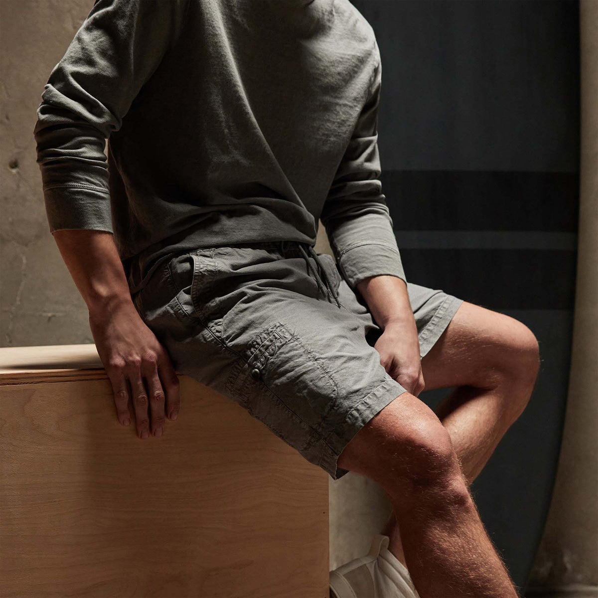 Relaxed Fit Hemp Cotton Short in Silver Grey Pigment | James Perse Los Angeles