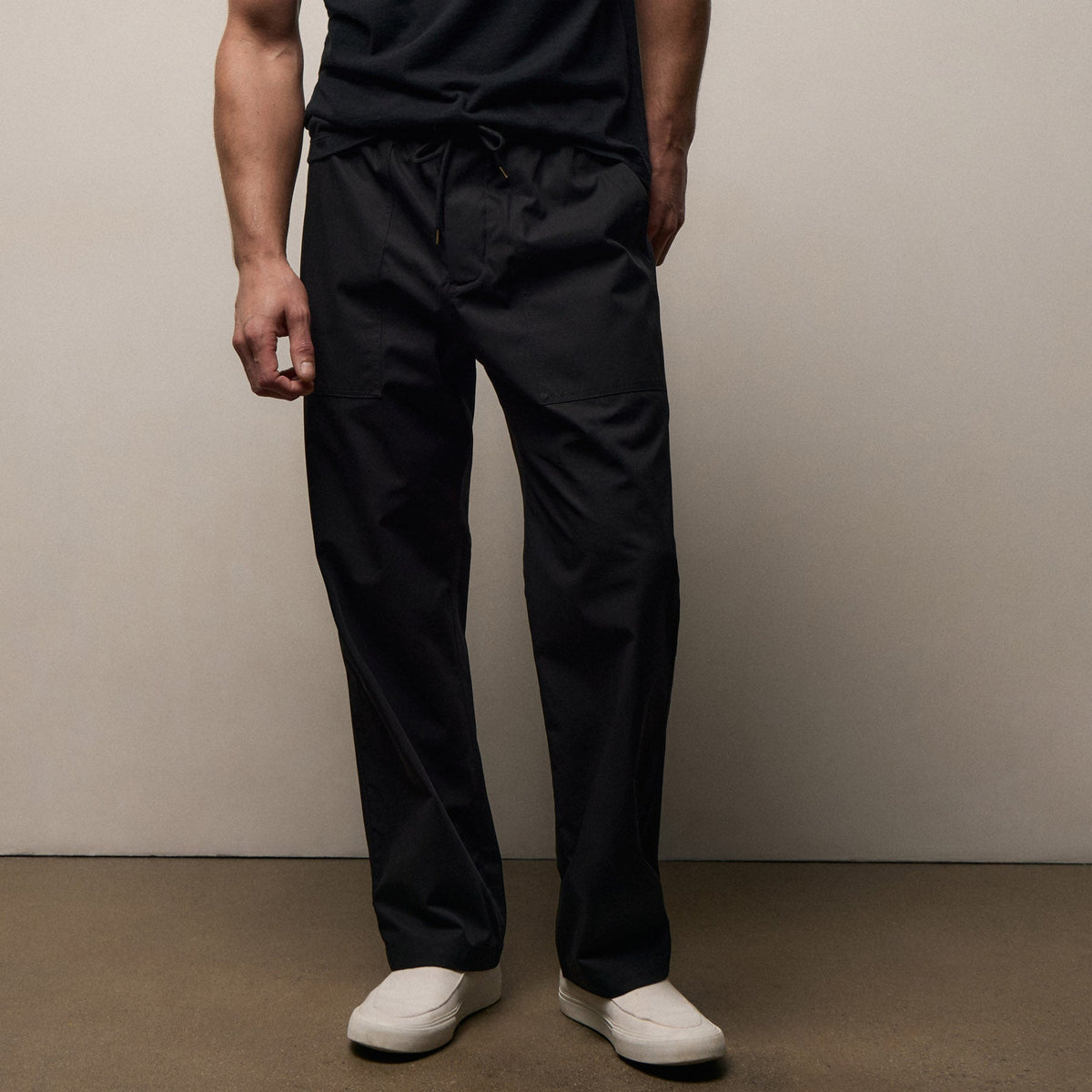 Fine Cotton Twill Patch Pocket Pant In Black | James Perse Los Angeles