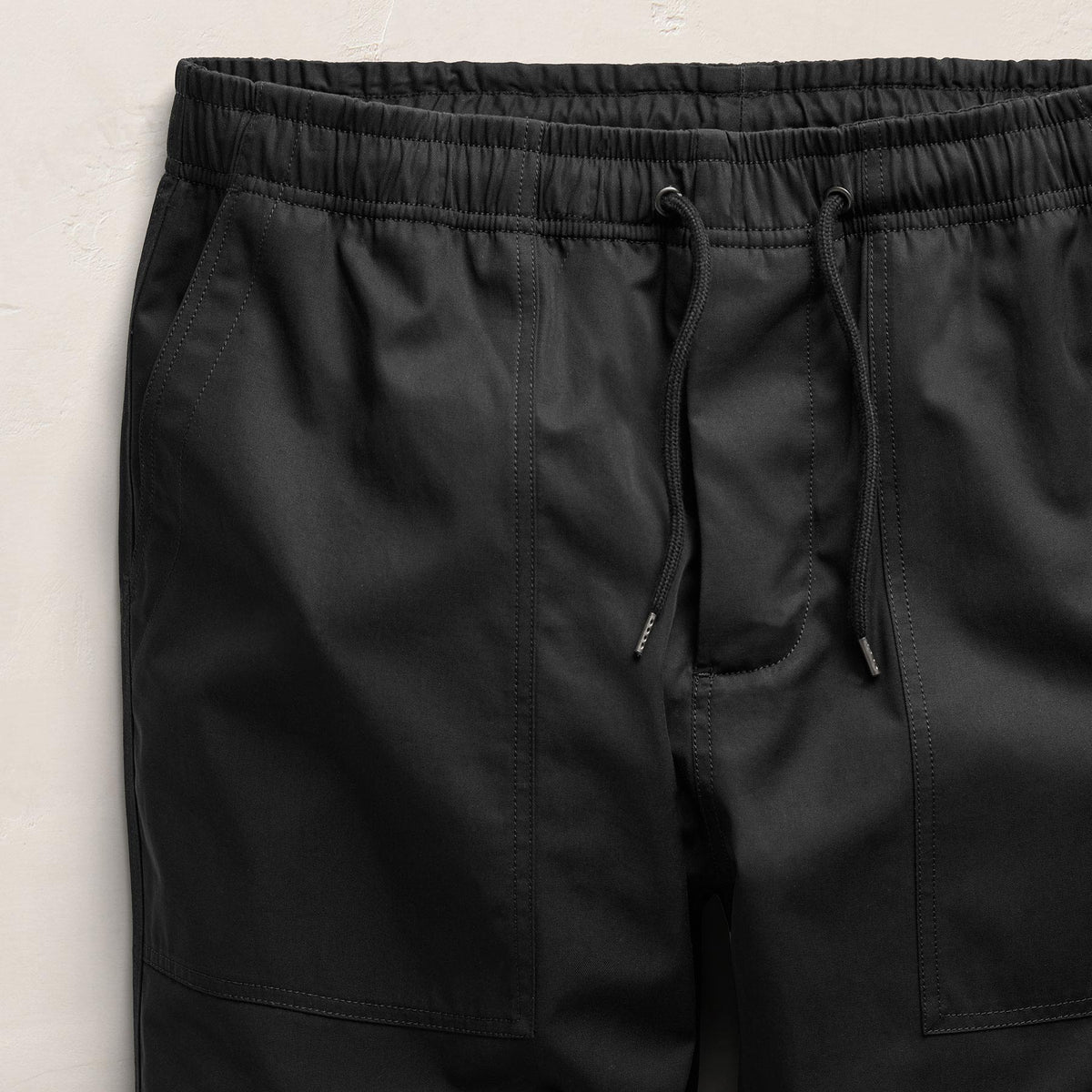 Fine Cotton Twill Patch Pocket Pant in Black | James Perse Los Angeles