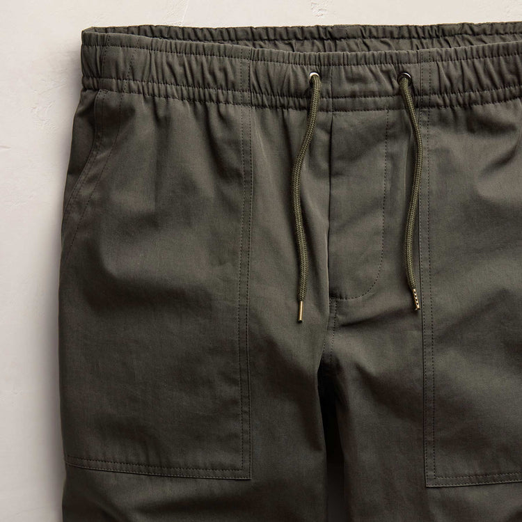 Fine Cotton Twill Patch Pocket Pant in Dark Olive | James Perse Los Angeles