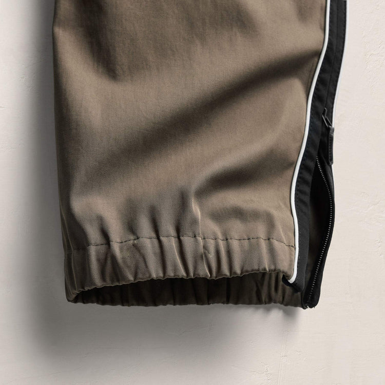 Elevated Cotton Twill Track Pant in Light Olive/Black/White | James Perse Los Angeles