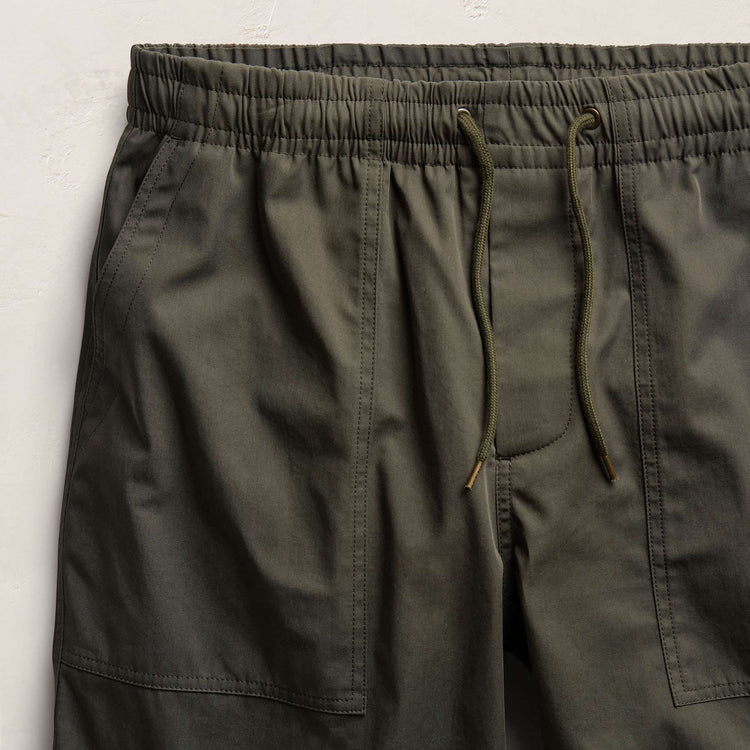 Fine Cotton Twill Patch Pocket Short in Dark Olive | James Perse Los Angeles