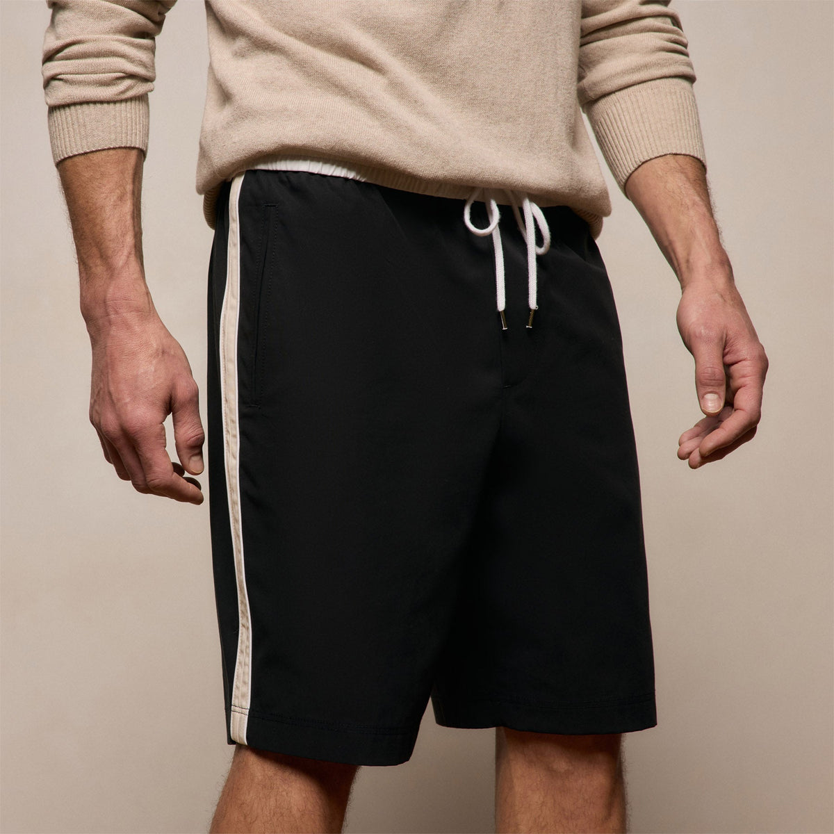 Elevated Cotton Twill Track Short in Black/Latte/White | James Perse Los Angeles