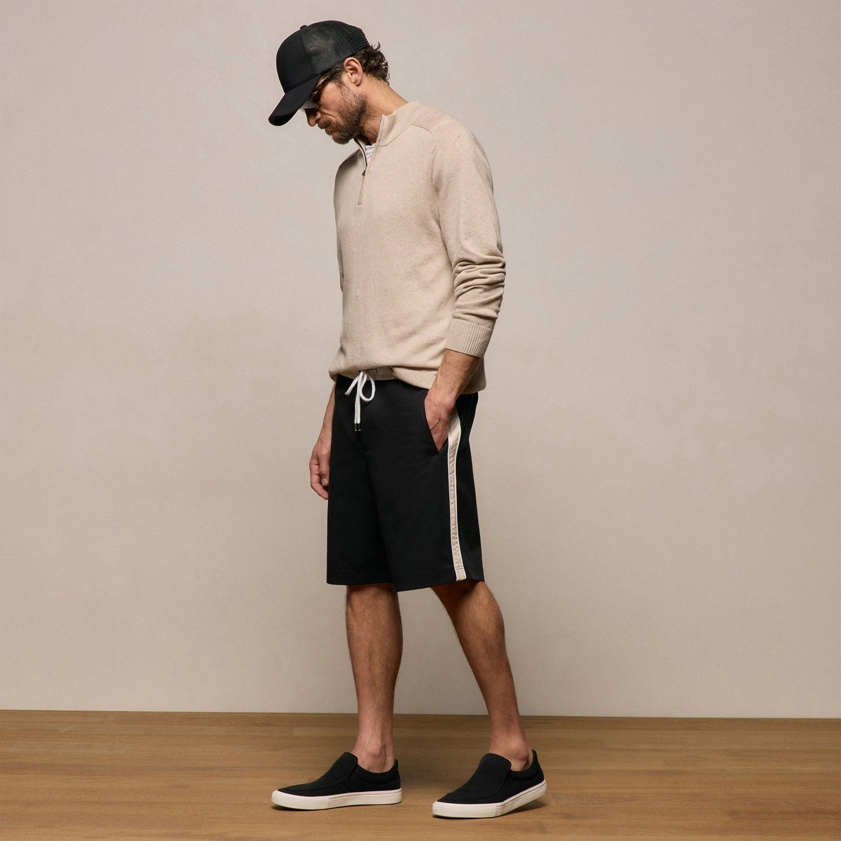 Elevated Cotton Twill Track Short in Black/Latte/White | James Perse Los Angeles
