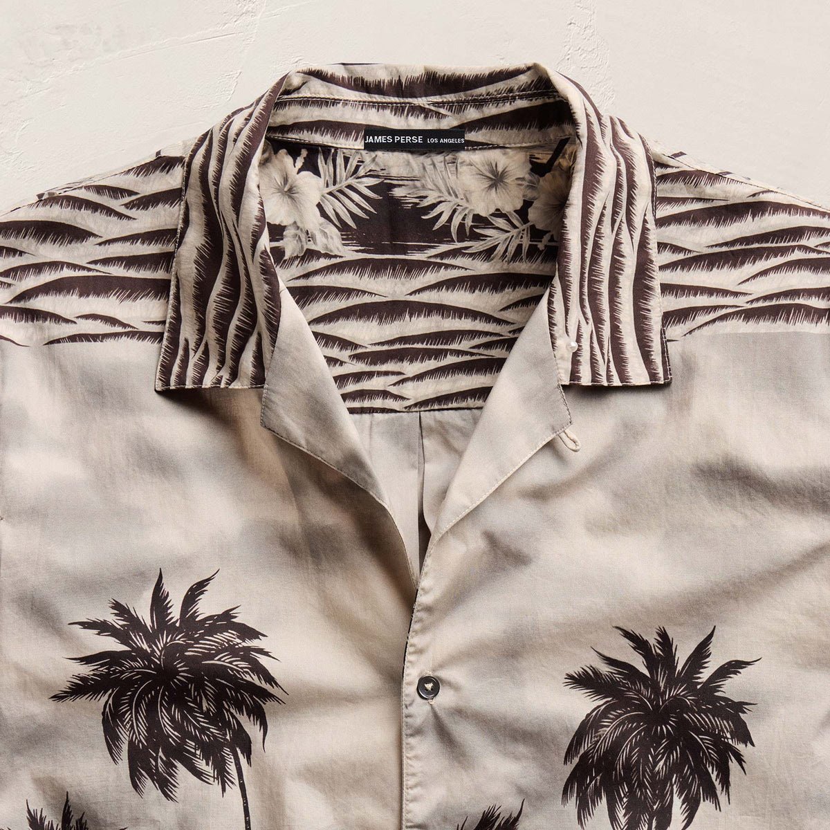 Palm Printed Shirt in Stone | James Perse Los Angeles