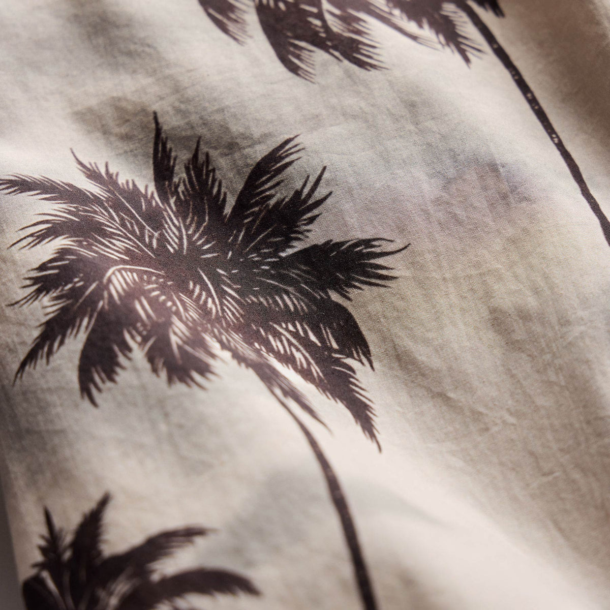 Palm Printed Shirt in Stone | James Perse Los Angeles
