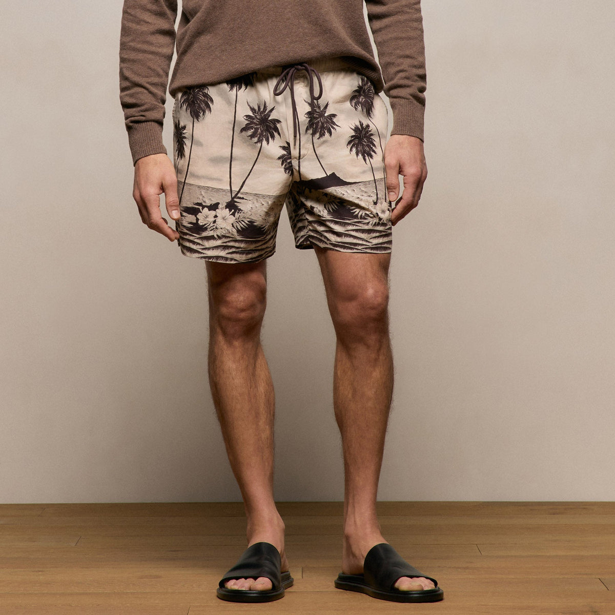 Palm Printed Short in Stone | James Perse Los Angeles