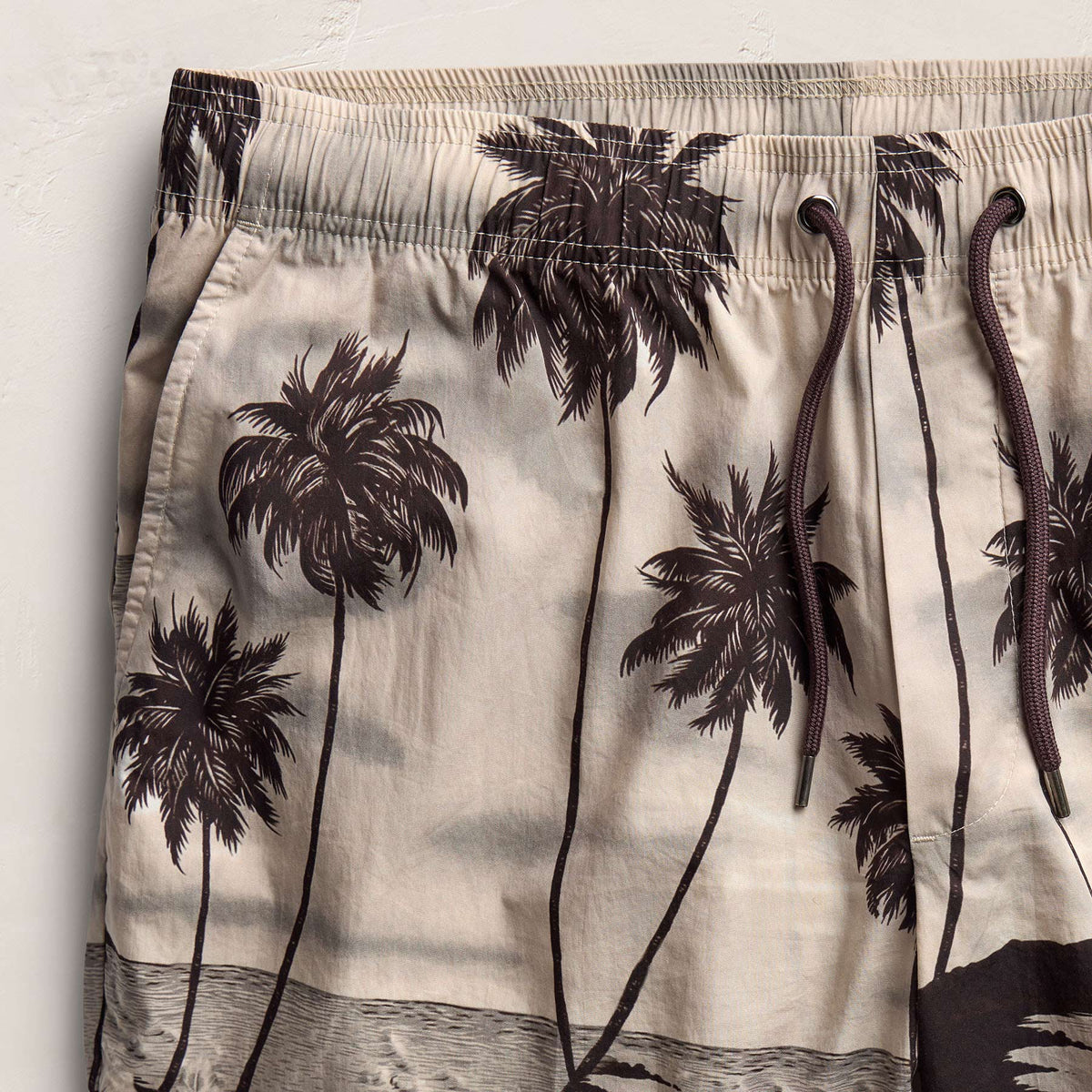 Palm Printed Short in Stone | James Perse Los Angeles