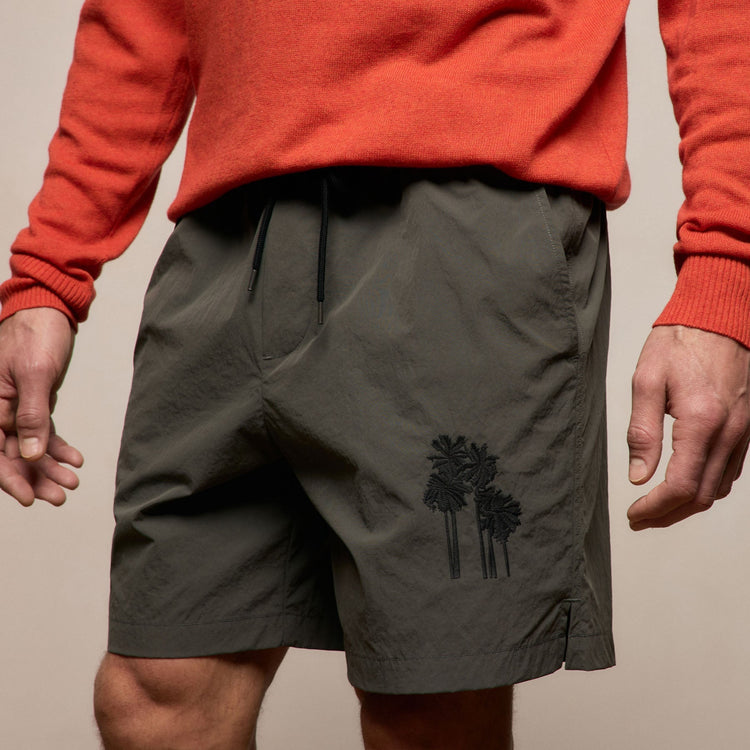 Palm Embroidered Boardshort in Granite | James Perse Los Angeles