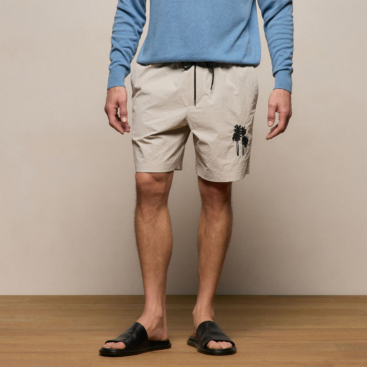 Palm Embroidered Boardshort in Salt | James Perse Los Angeles