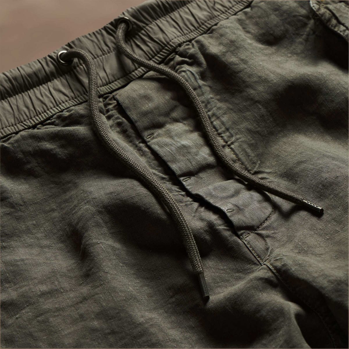Textured Linen Flight Pant in Army Green | James Perse Los Angeles