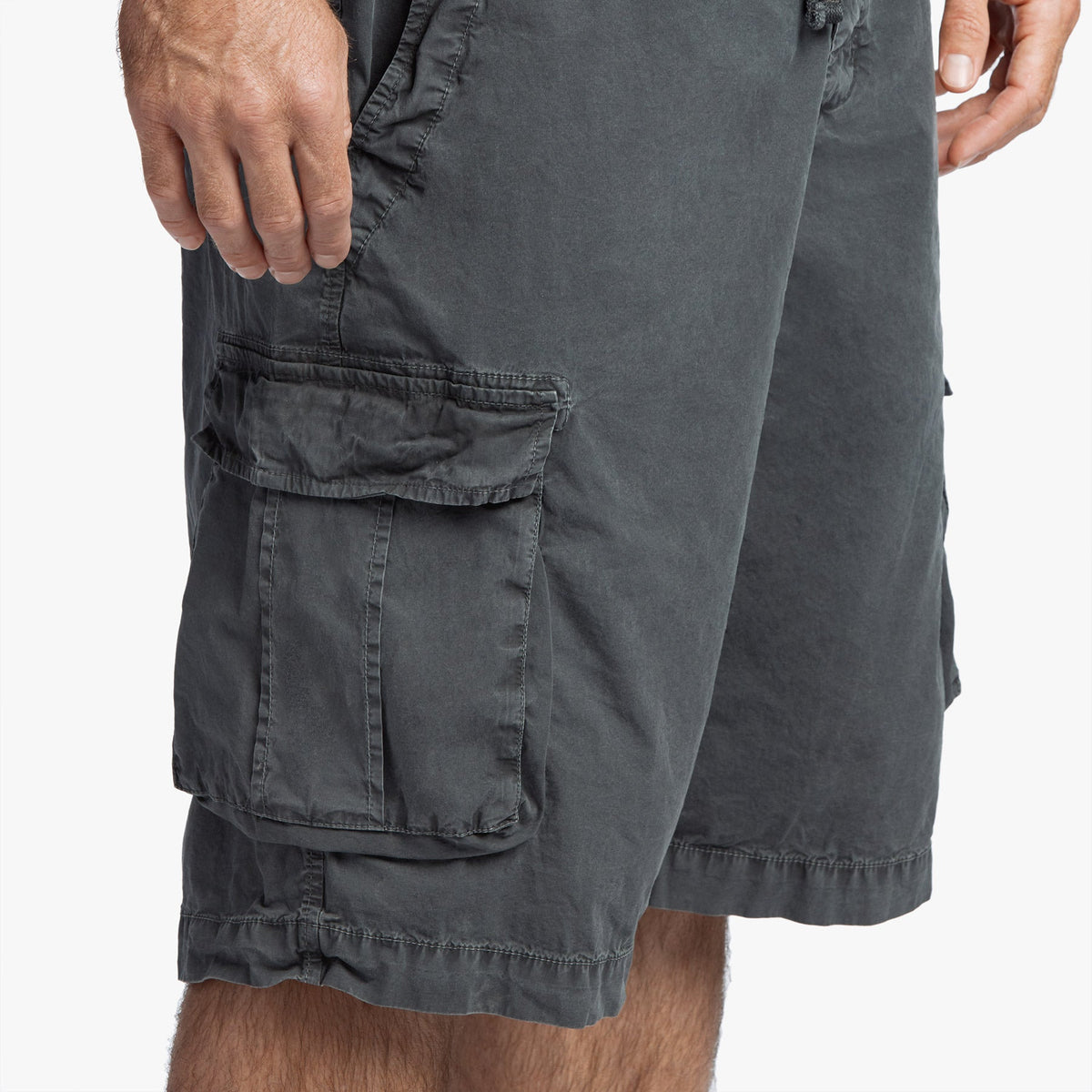 Stretch Poplin Cargo Short In Carbon Pigment | James Perse Los Angeles