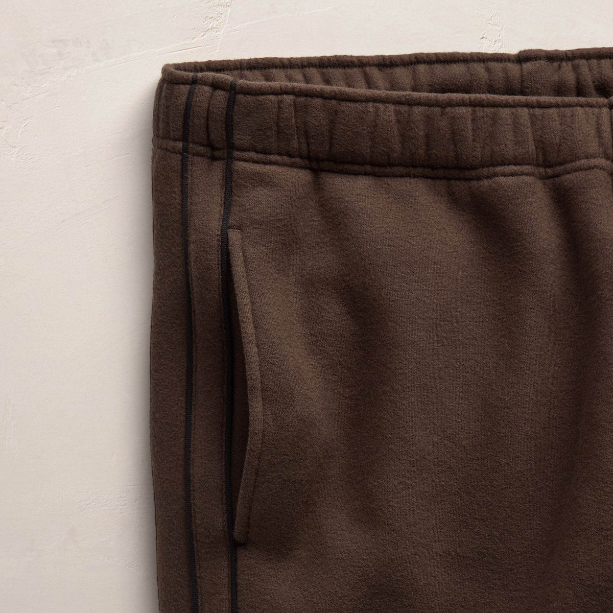 Cozy Sweat Pant With Piping in Porcupine | James Perse Los Angeles FLAT