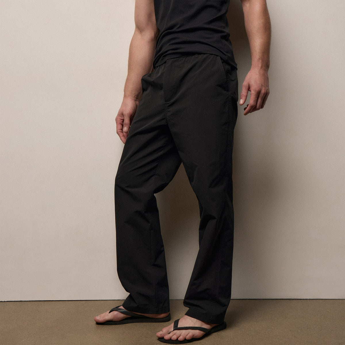 Italian Heavy Poplin Trouser in Black | James Perse Los Angeles