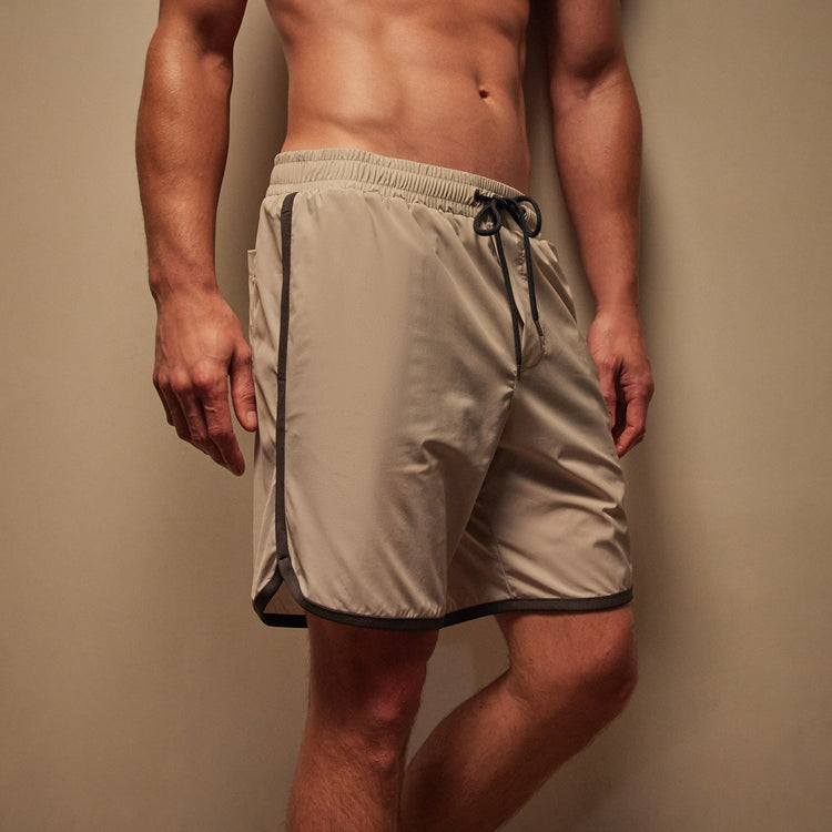 Curved Hem Board Short in Grout/Carbon | James Perse Los Angeles