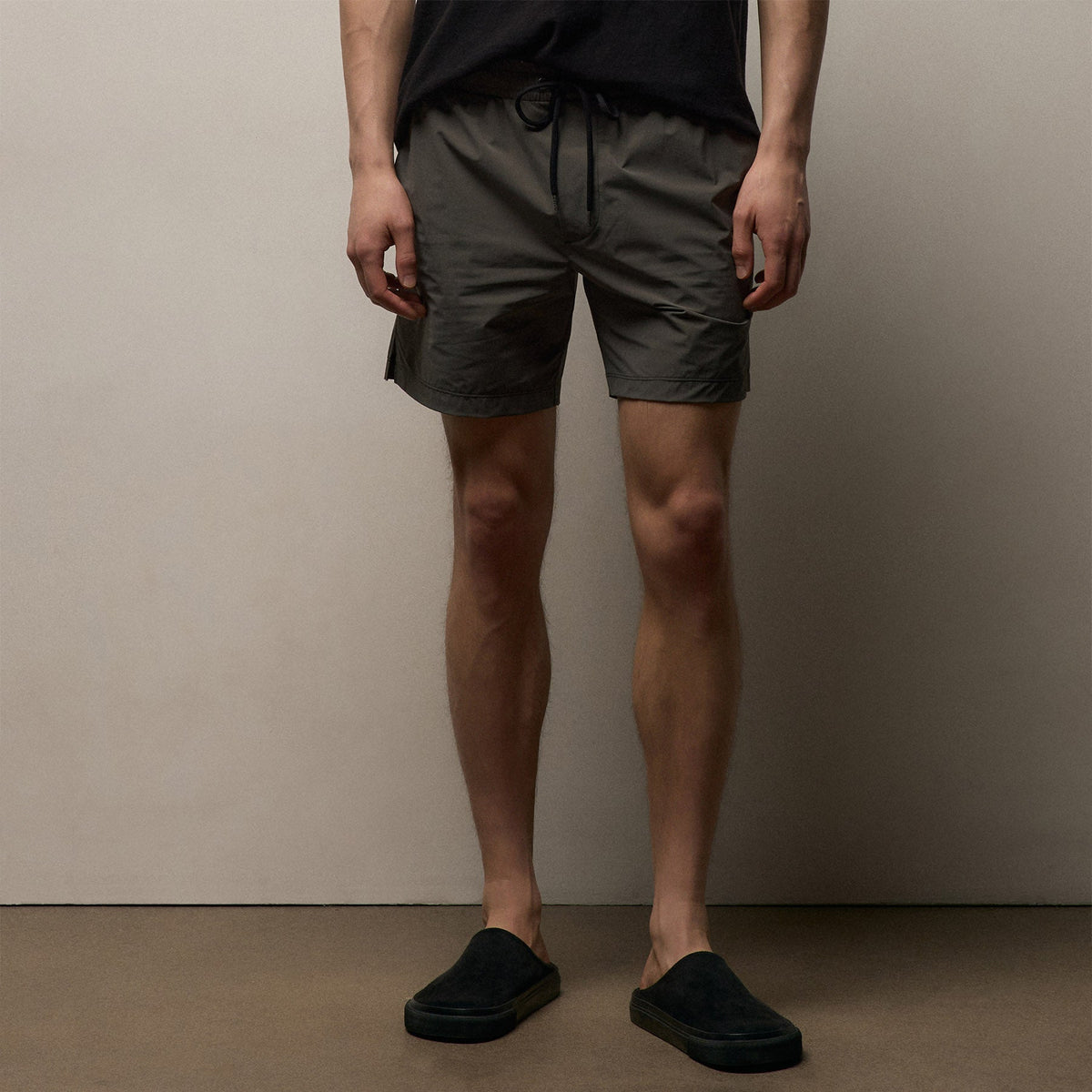 Split Hem Boardshort in Granite | James Perse Los Angeles