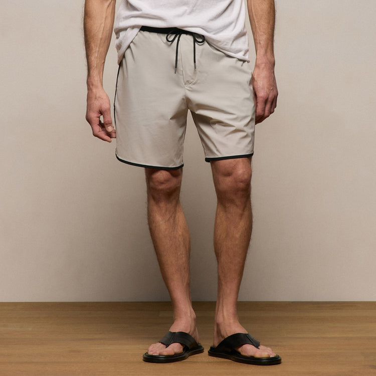 Retro Boardshort in Salt/Black | James Perse Los Angeles