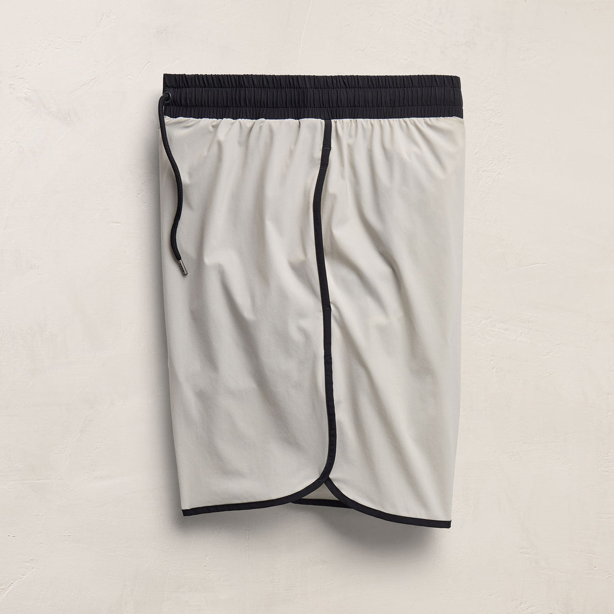 Retro Boardshort in Salt/Black | James Perse Los Angeles