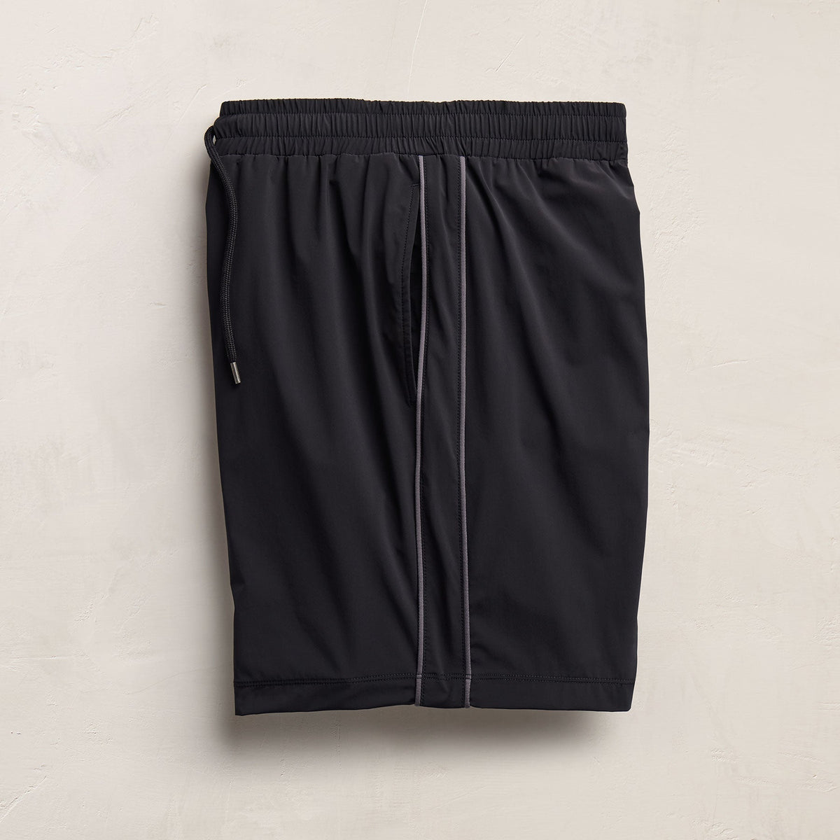 Contrast Piped Boardshort in Black/Carbon | James Perse Los Angeles