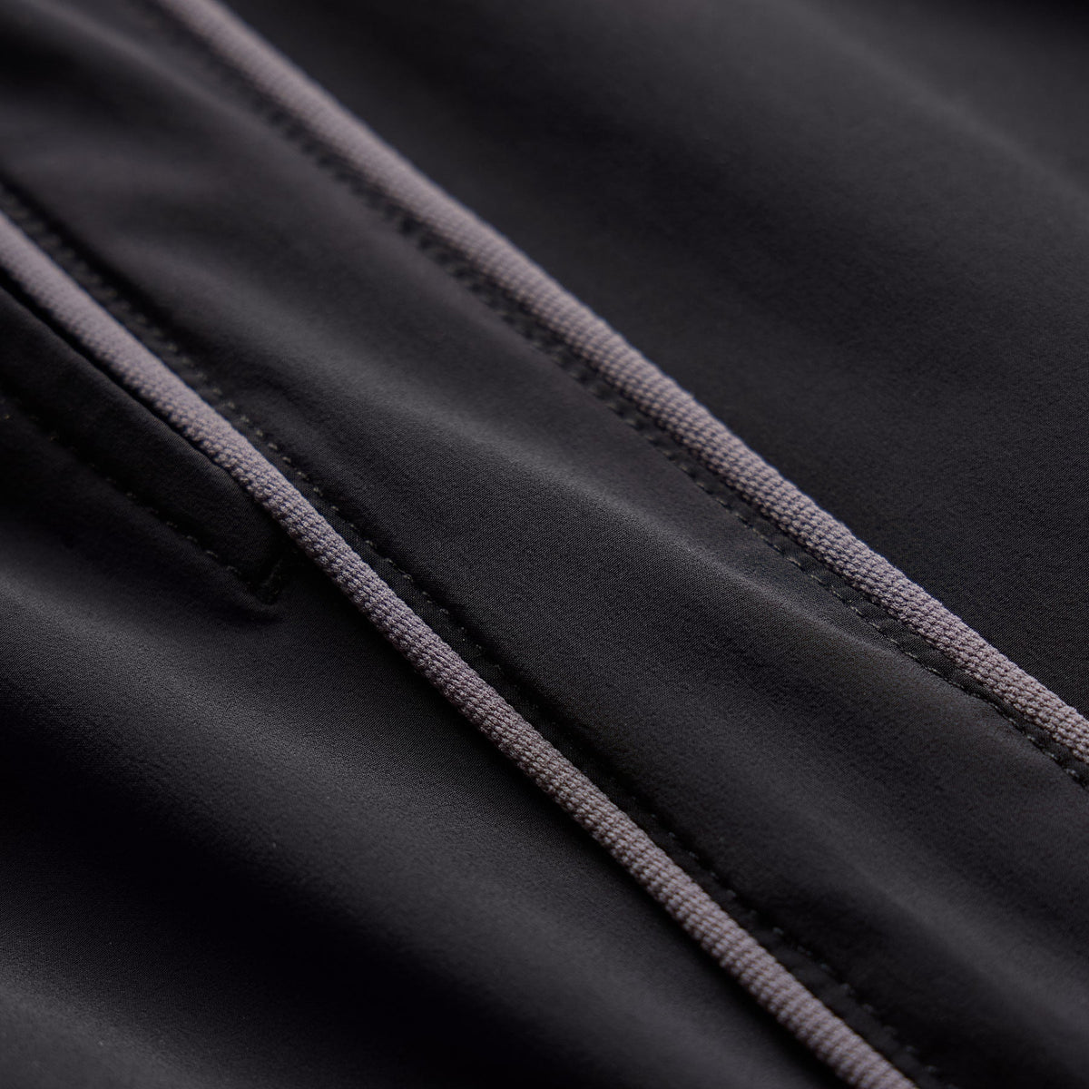 Contrast Piped Boardshort in Black/Carbon | James Perse Los Angeles