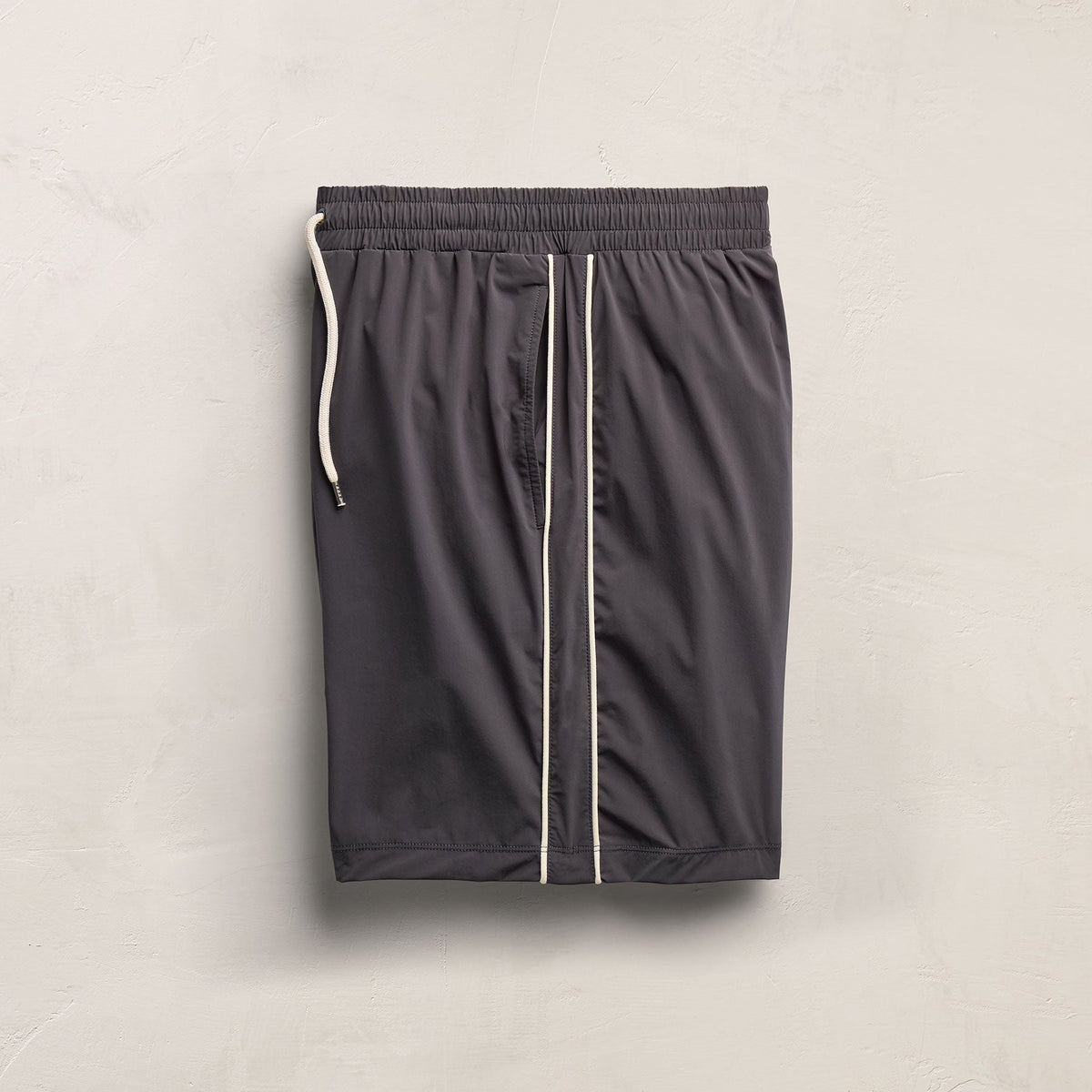 Contrast Piped Boardshort in Carbon/Ivory | James Perse Los Angeles
