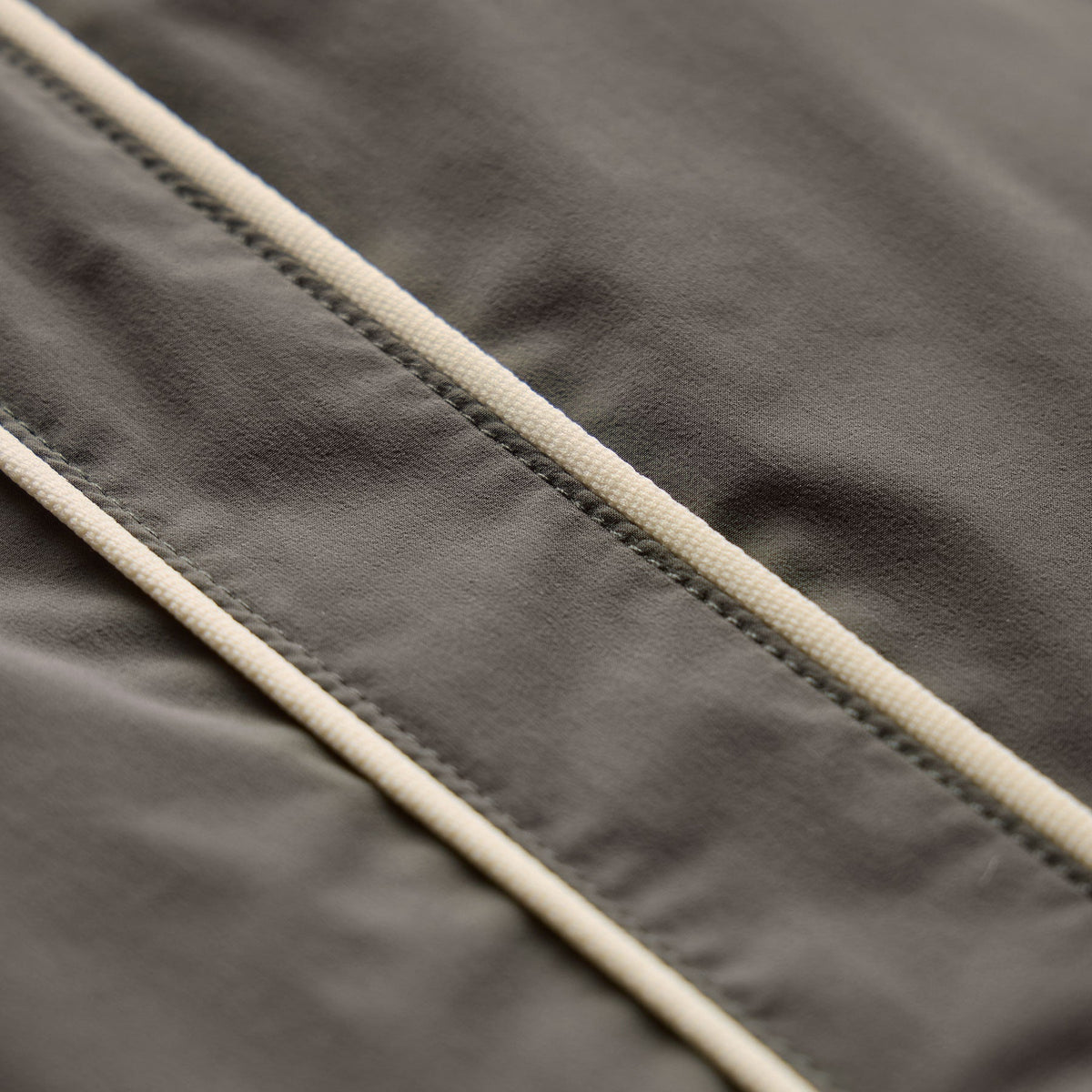 Contrast Piped Boardshort in Granite/Ivory | James Perse Los Angeles