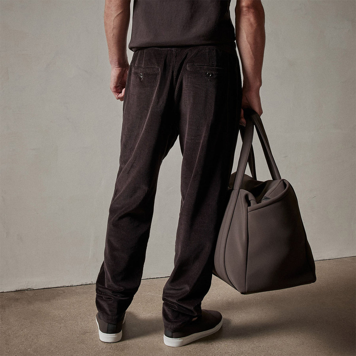 Relaxed Fit Corduroy Chino in Kona | James Perse Los Angeles