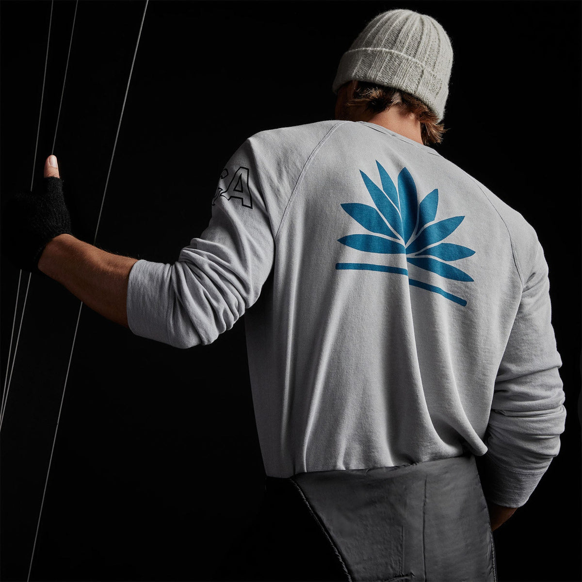 Pullover Raglan Lotus & Ca in Blue Fog Pigment | James Perse Los Angeles