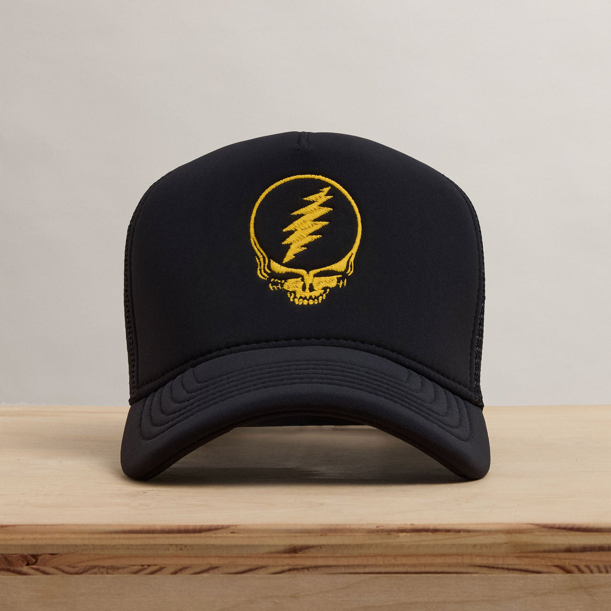 Grateful Dead Single Color Skull Embroidery Trucker in Black | James Perse Los Angeles