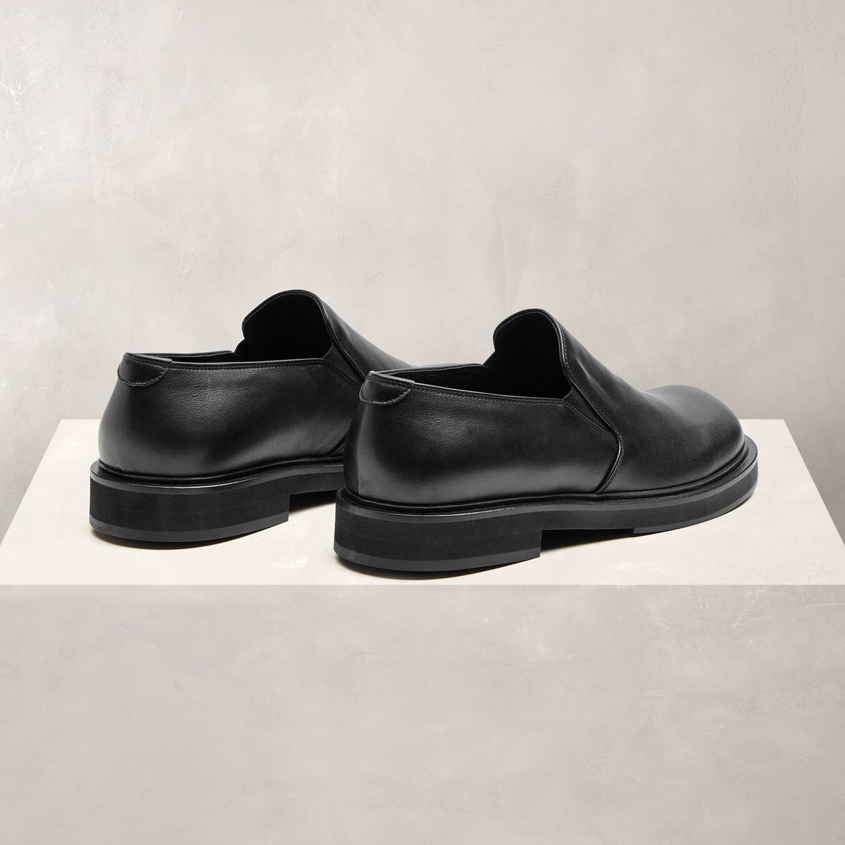 Men's Calf Leather Loafer In Black | James Perse Los Angeles