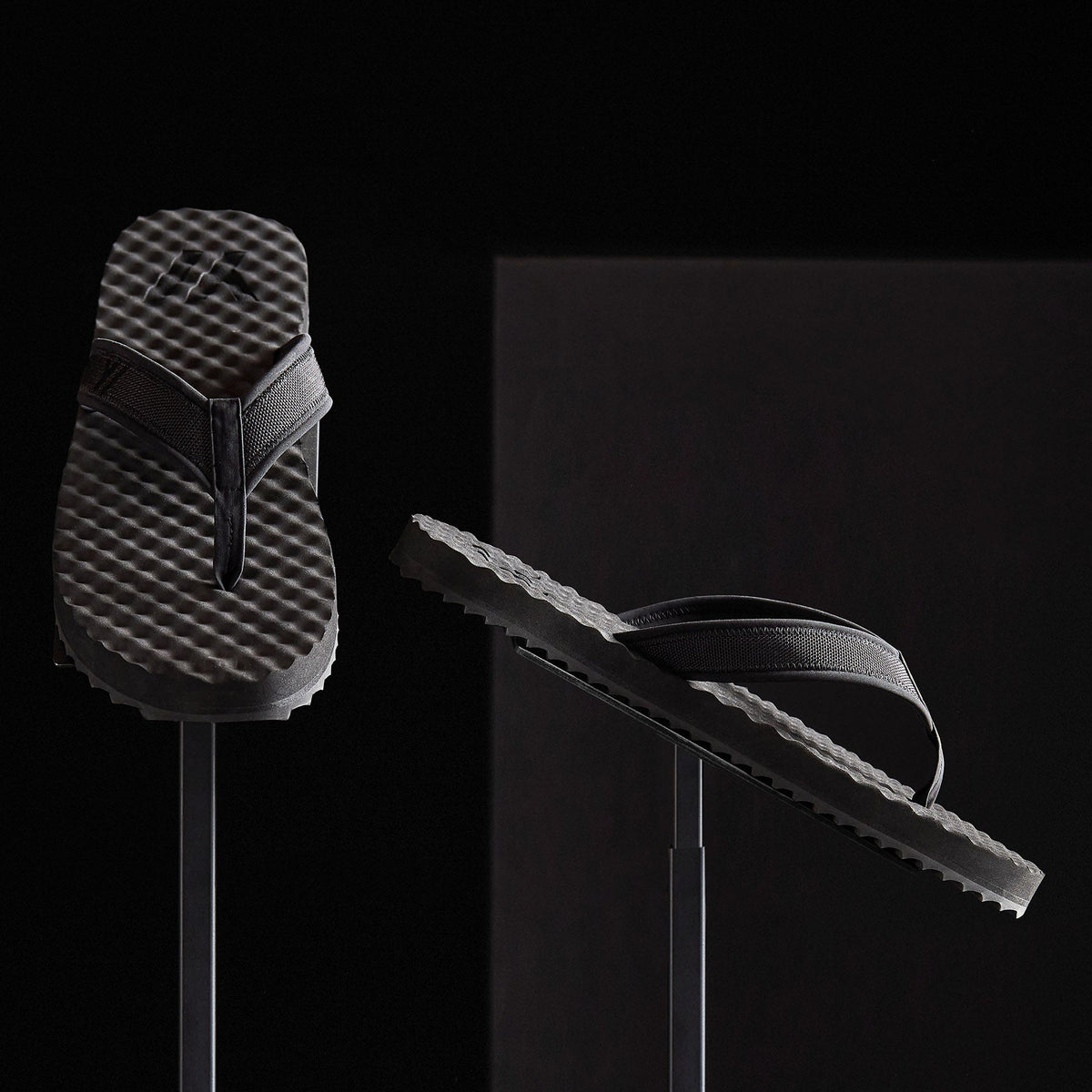 Men's Y/OSEMITE Sport Flip Flop - Black/Black | James Perse Los Angeles