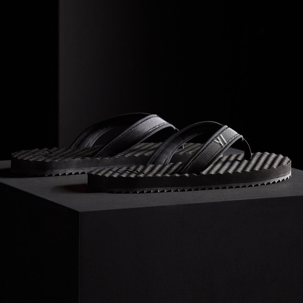 Men's Y/OSEMITE Sport Flip Flop - Black/Black | James Perse Los Angeles