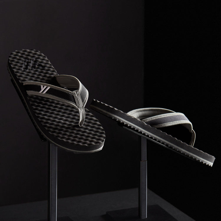 Men's Y/OSEMITE Sport Flip Flop - Black/Grey | James Perse Los Angeles