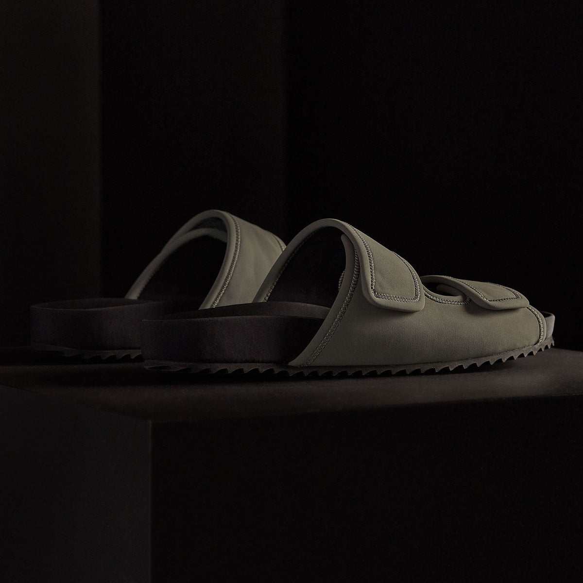 Binding Velcro Slide - Army Green/Black | James Perse Los Angeles