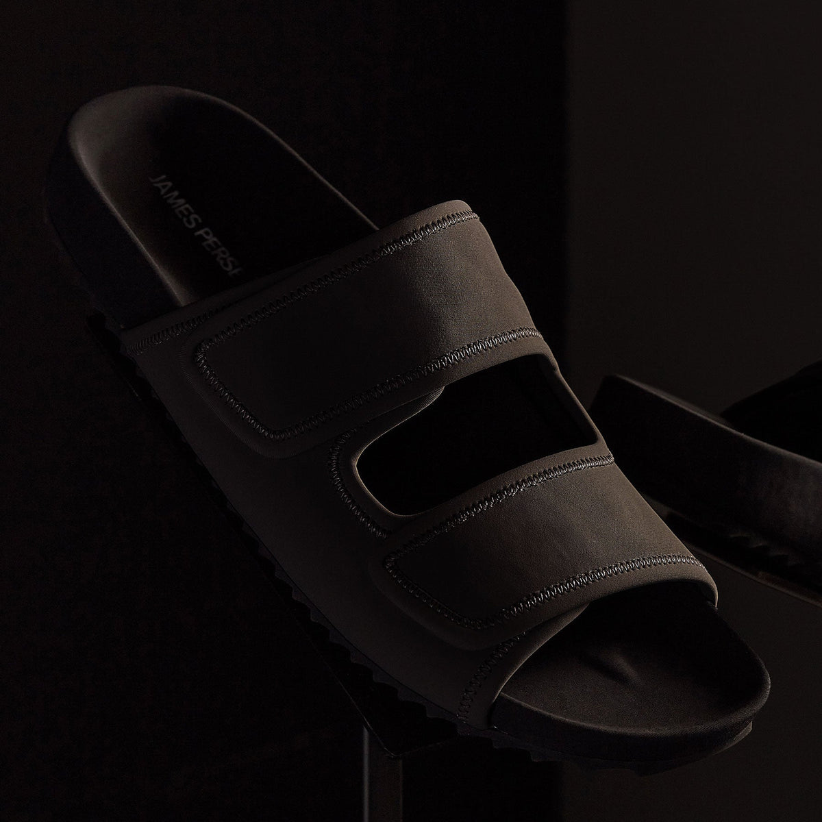 Binding Velcro Slide - Black/Black | James Perse Los Angeles