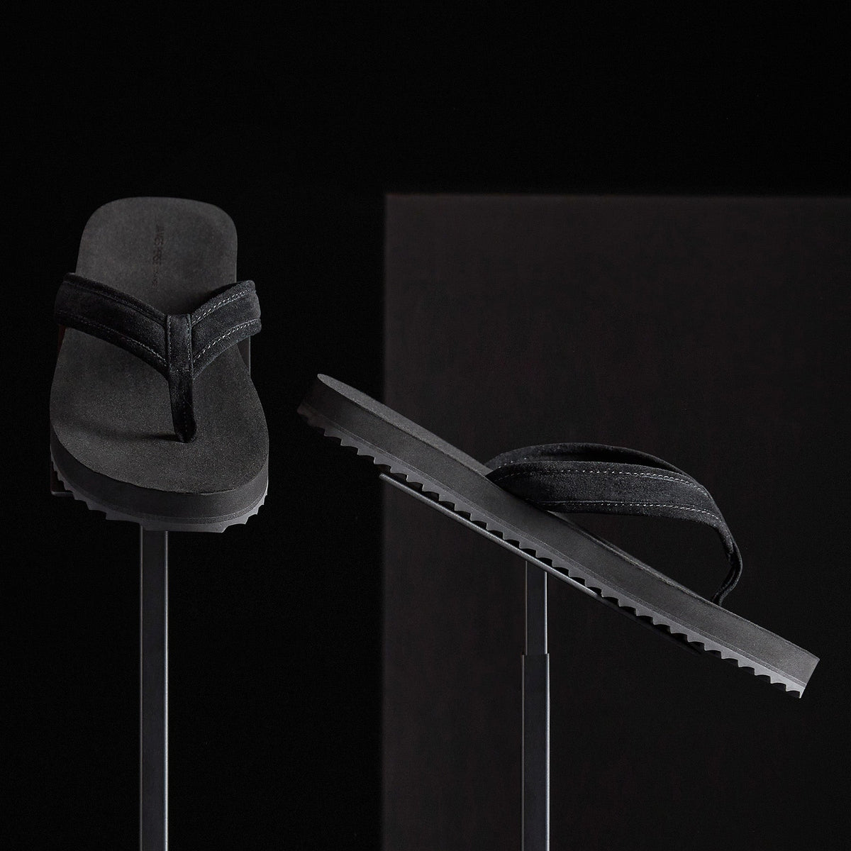 Men's Suede Flip Flop in Black | James Perse Los Angeles