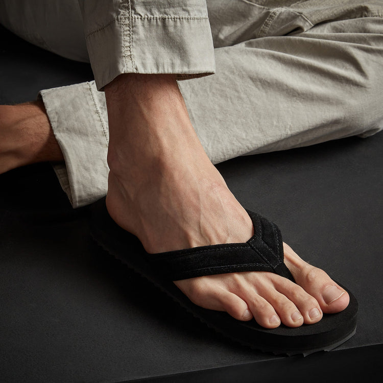 Men's Suede Flip Flop in Black | James Perse Los Angeles