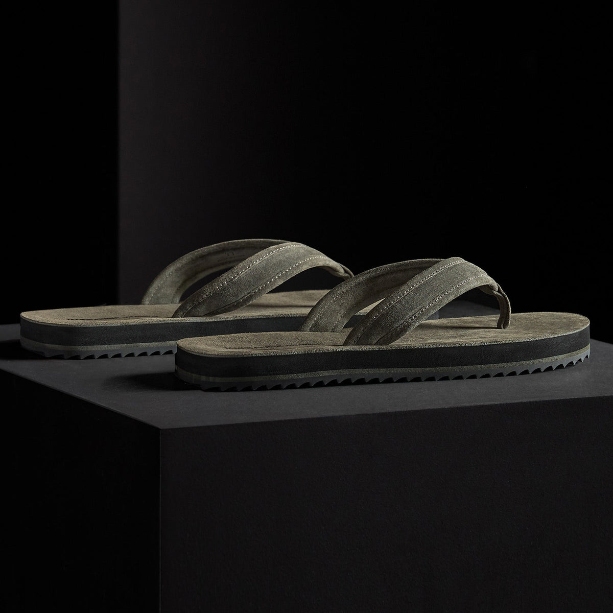 Men's Suede Flip Flop in Olive | James Perse Los Angeles