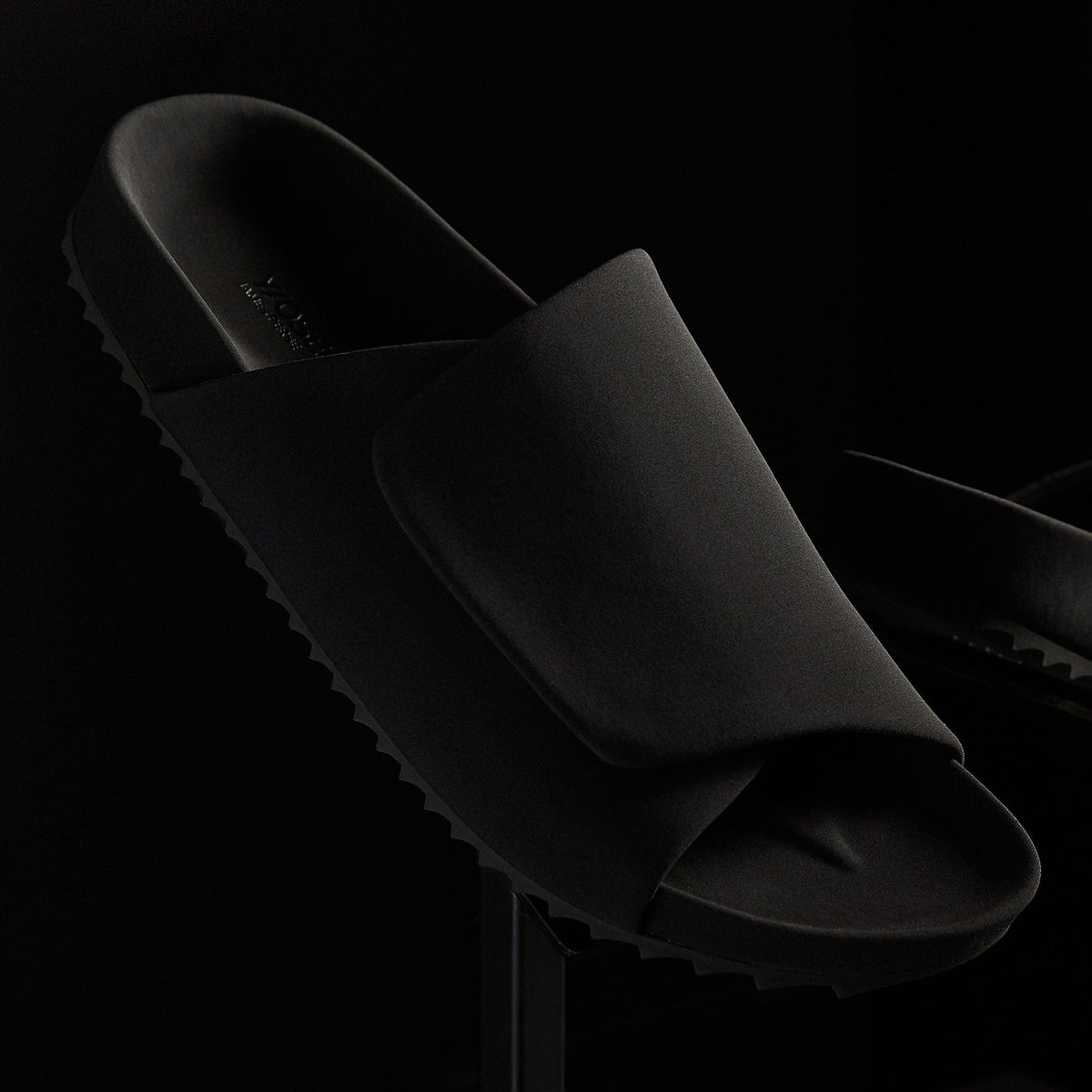 Men's Skubo Slide - Black/Black | James Perse Los Angeles